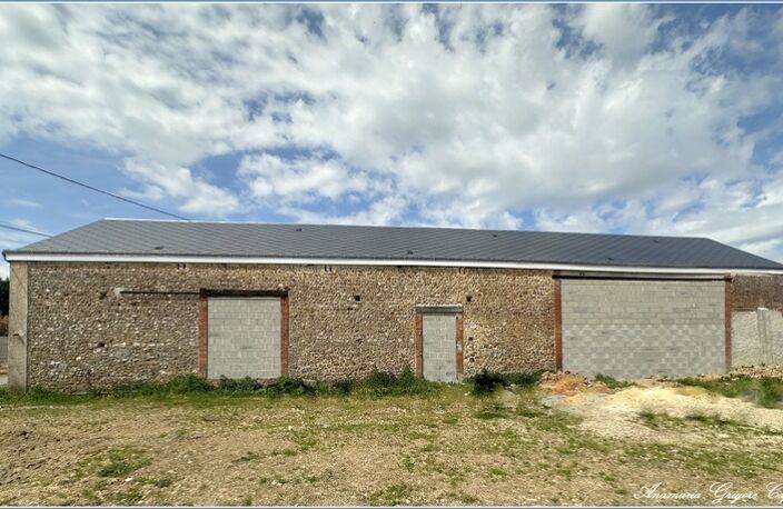 SAINT ARNOULT DES BOIS (28) Grange de 220 m² — photo 3