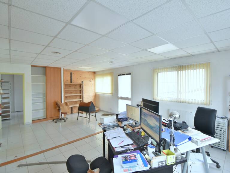 Local/bureau à louer CUGAND (85) — photo 1