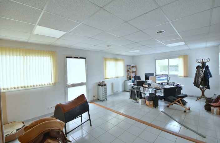 Local/bureau à louer CUGAND (85) — photo 2