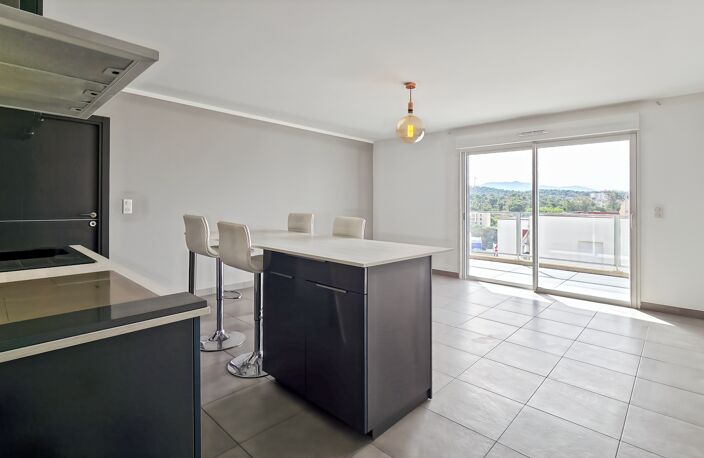 AJACCIO ROCADE – T3 DERNIER ÉTAGE – TERRASSE DE 21 M² – 3 STATIONNEMENTS — photo 3