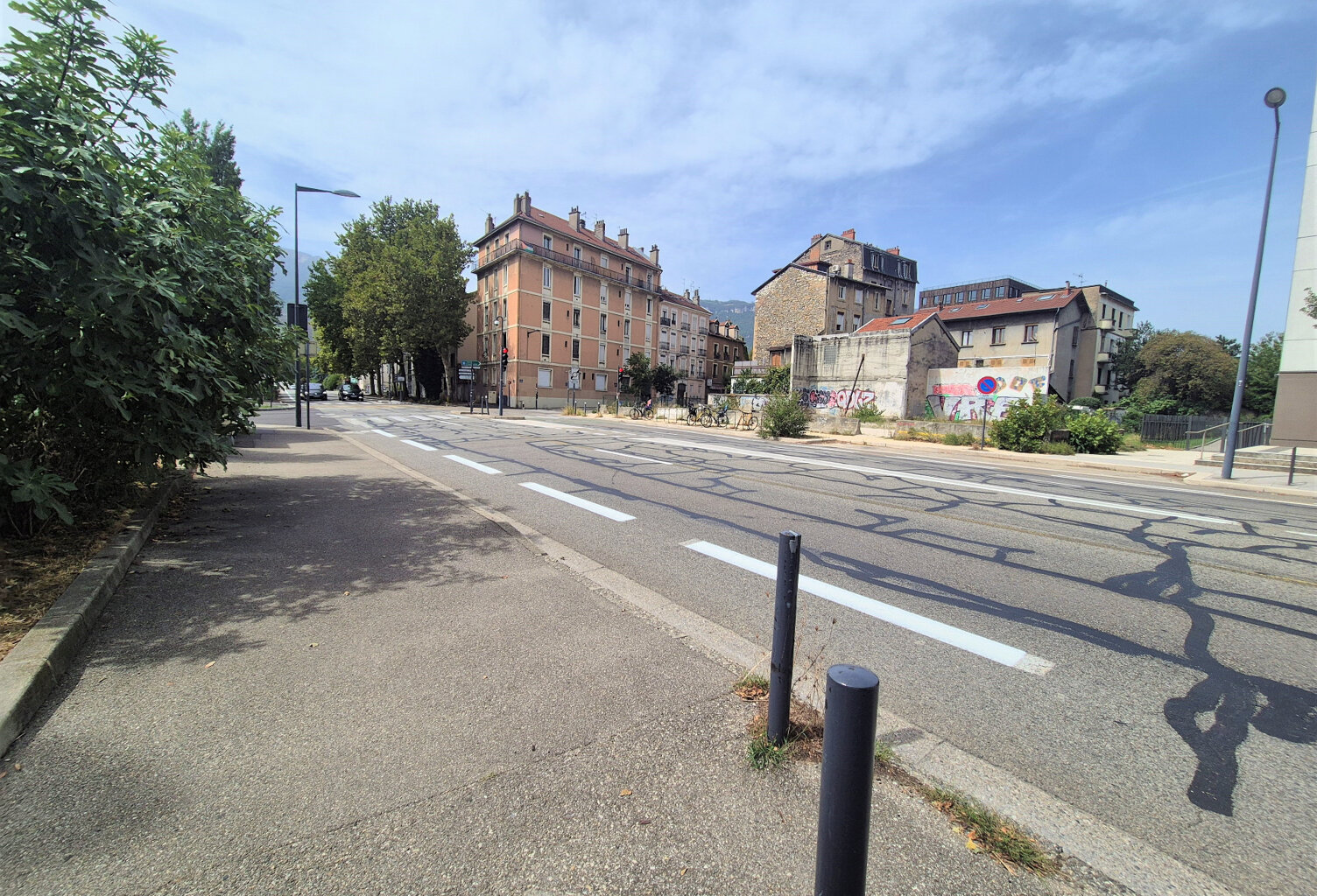 GRENOBLE EUROPOLE / GARE — Studio 30 m² avec balcon et parking sécurisé En étage — photo 1
