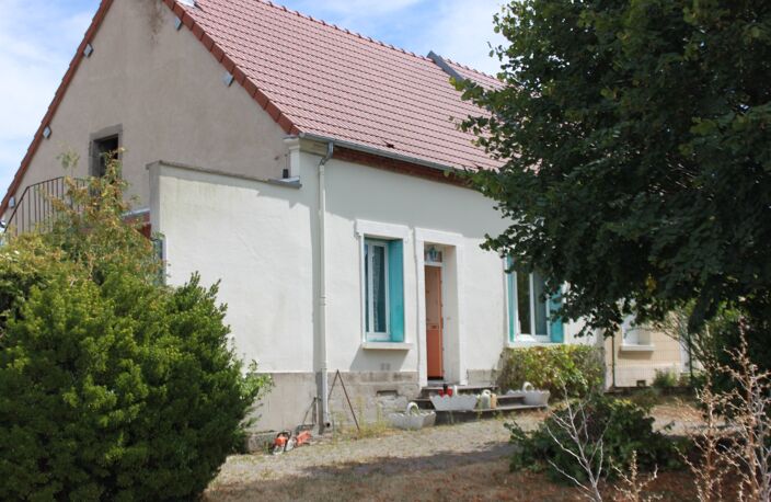 Maison à vendre 5 pièces COMMENTRY (03) — photo 2