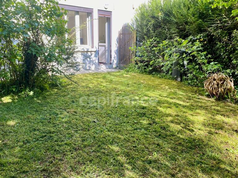 Studio à vendre avec jardin privatif FERNEY VOLTAIRE (01) — photo 1