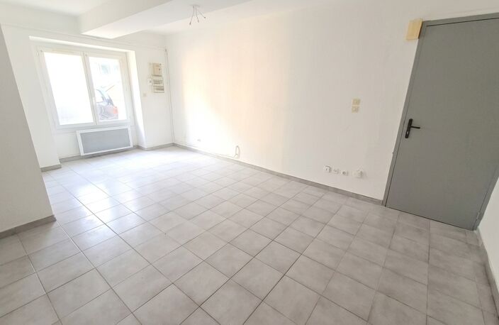 TAVEL – Appartement T3 en rez-de-chaussée dans résidence sécurisée — photo 2