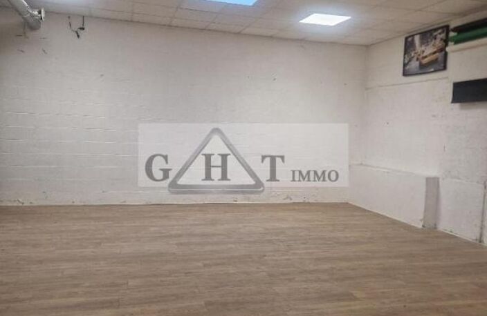 A LOUER 360 M² ENTREPOT BUREAUX A AUBERVILLIERS — photo 3