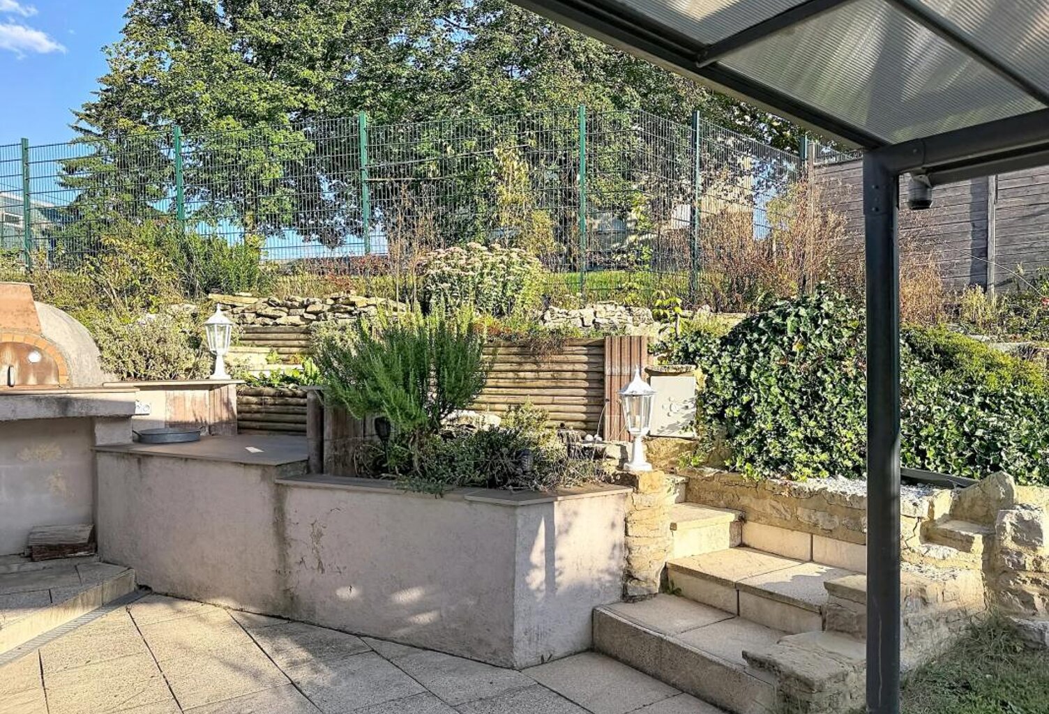 Maison rénovée de 93,68 m² avec jardin, terrasse, garage — photo 1