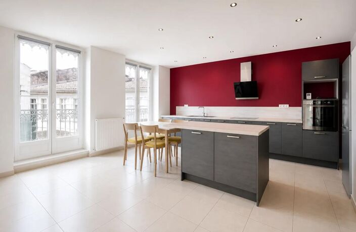 Appartement de 4 pièces de 107 m² à Saint-Étienne — photo 2