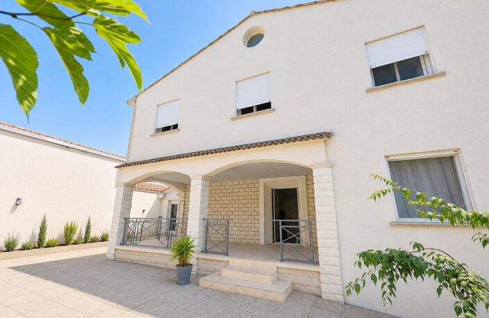 Maison À Vendre - TAVEL - 6 chambres + dépendance — photo 2
