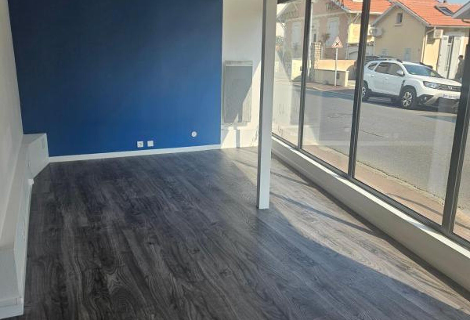 Bien Commercial 70m²+ maison rdc T3 49m² À Vendre — photo 1