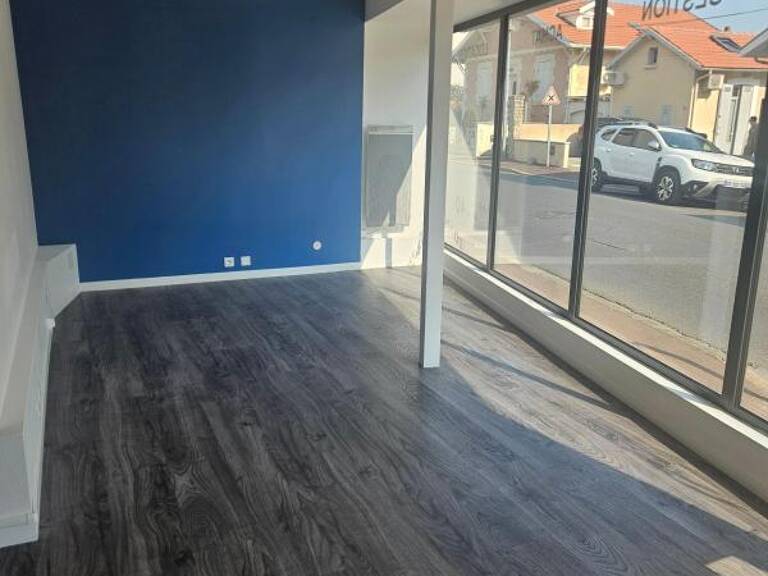 Bien Commercial 70m²+ maison rdc T3 49m² À Vendre — photo 1