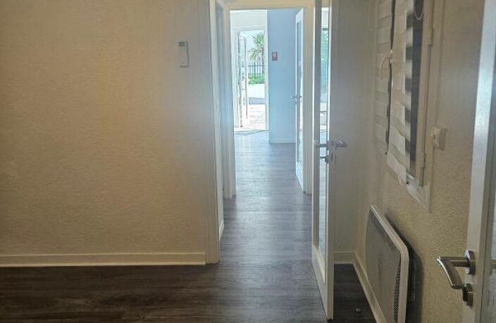 Bien Commercial 70m²+ maison rdc T3 49m² À Vendre — photo 2