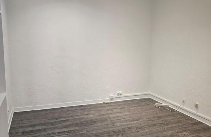 Bien Commercial 70m²+ maison rdc T3 49m² À Vendre — photo 3