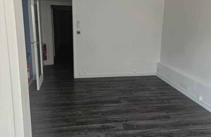 Bien Commercial 70m²+ maison rdc T3 49m² À Vendre — photo 4