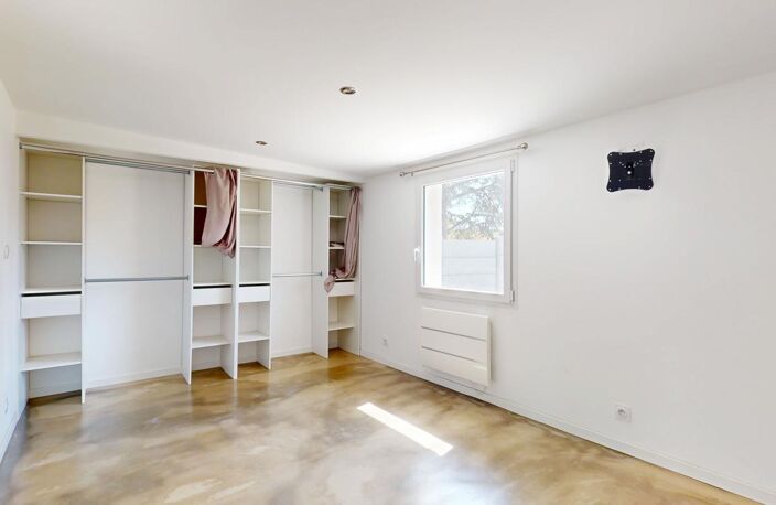 EXCLUSIVITÉ - MAISON DE PLAIN PIED RENOVÉE T4 À VENDRE - 3 CHAMBRES  - JARDIN - GARAGE - DPE D — photo 5
