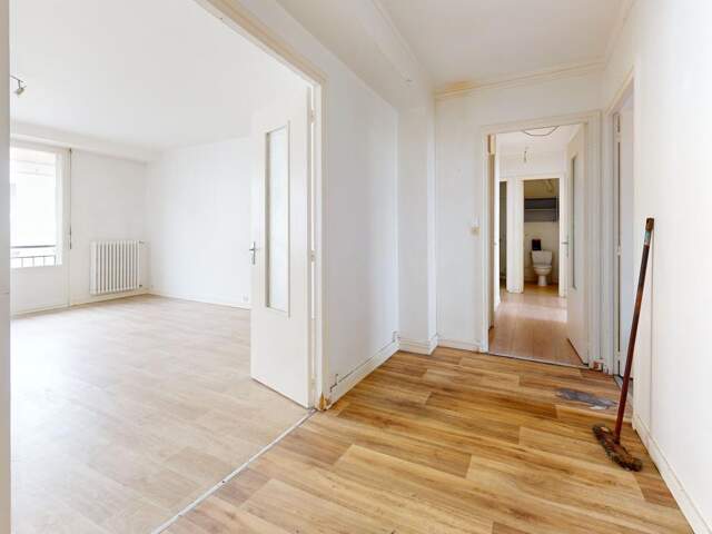 Appartement À Vendre — photo du bien