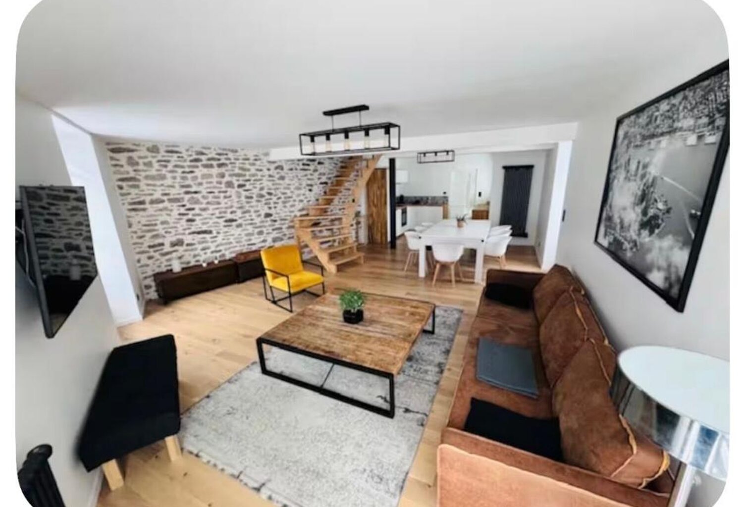 Magnifique T4 meublé à louer centre historique de St Renan — photo 1