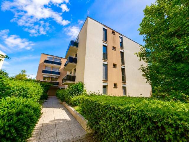 Appartement À Vendre — photo du bien