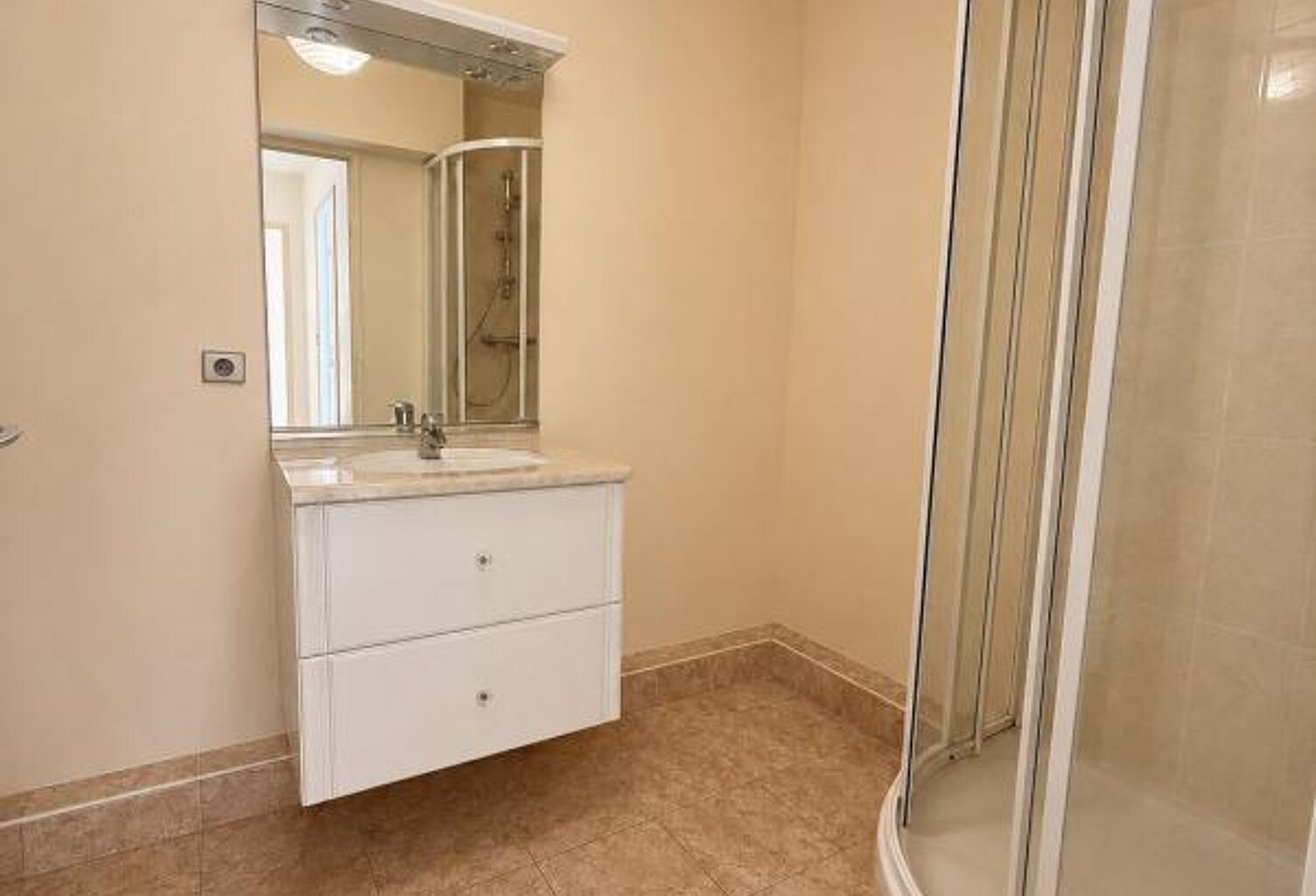 Appartement À Vendre — photo 1