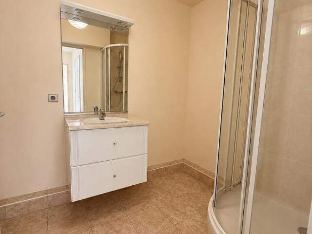 Appartement À Vendre — photo du bien
