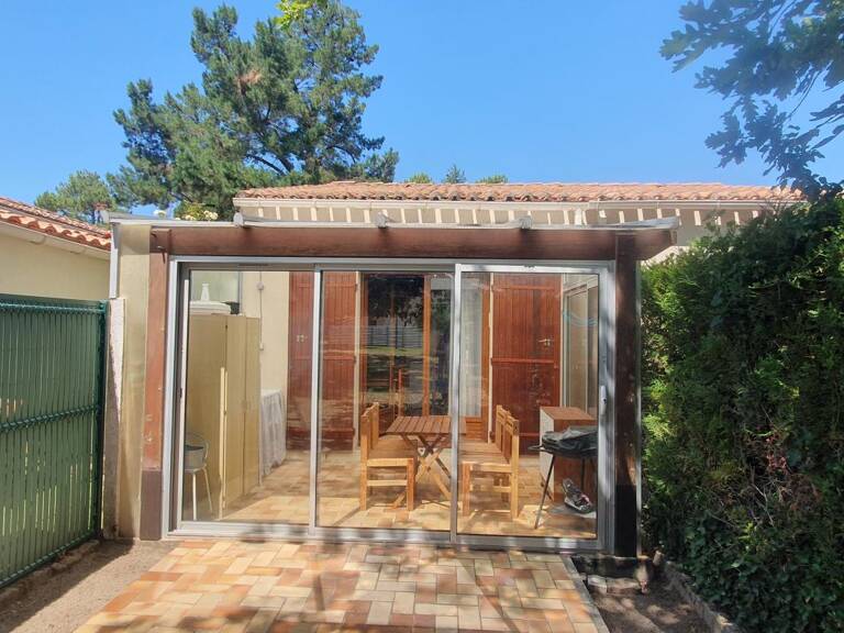 Maison dans environnement boisé, avec belle terrasse — photo 1