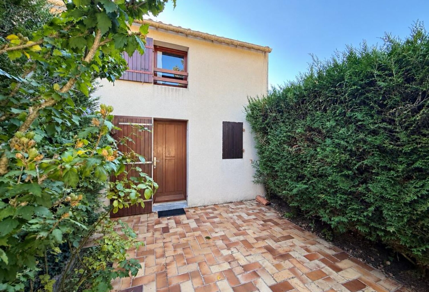 Maison dans environnement boisé, avec belle terrasse — photo 1