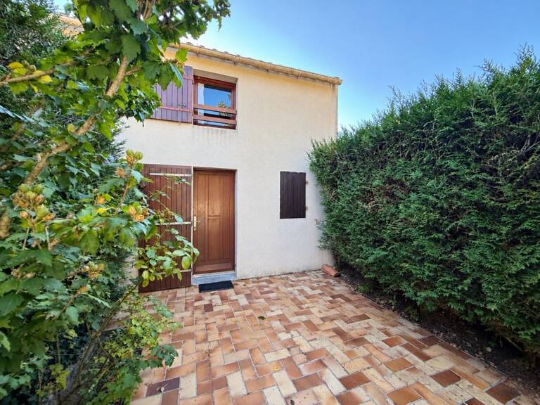 Maison dans environnement boisé, avec belle terrasse — photo 1