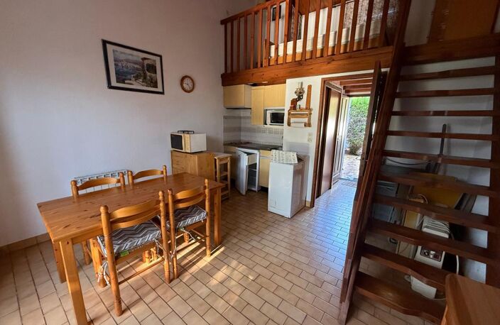 Maison dans environnement boisé, avec belle terrasse — photo 2