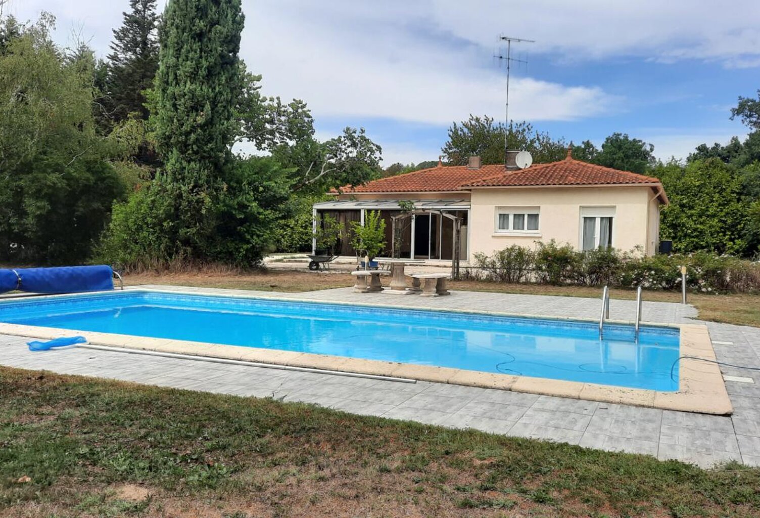 Maison de plain-pied 3 chambres, piscine et grand terrain — photo 1