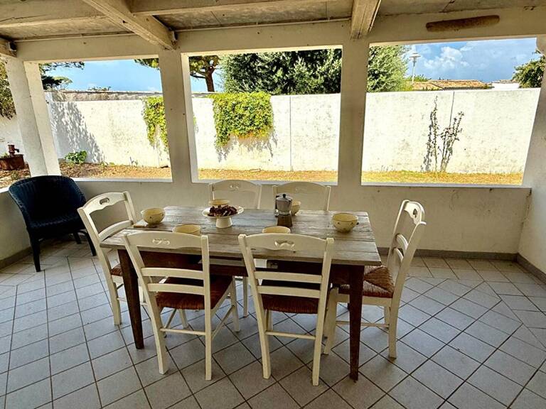 Maison au coeur du village de LOIX à 5 min de l'océan - 5 pièces de 121 m2 — photo 1