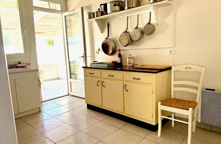 Maison au coeur du village de LOIX à 5 min de l'océan - 5 pièces de 121 m2 — photo 2