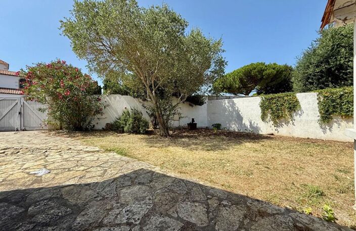Maison au coeur du village de LOIX à 5 min de l'océan - 5 pièces de 121 m2 — photo 5