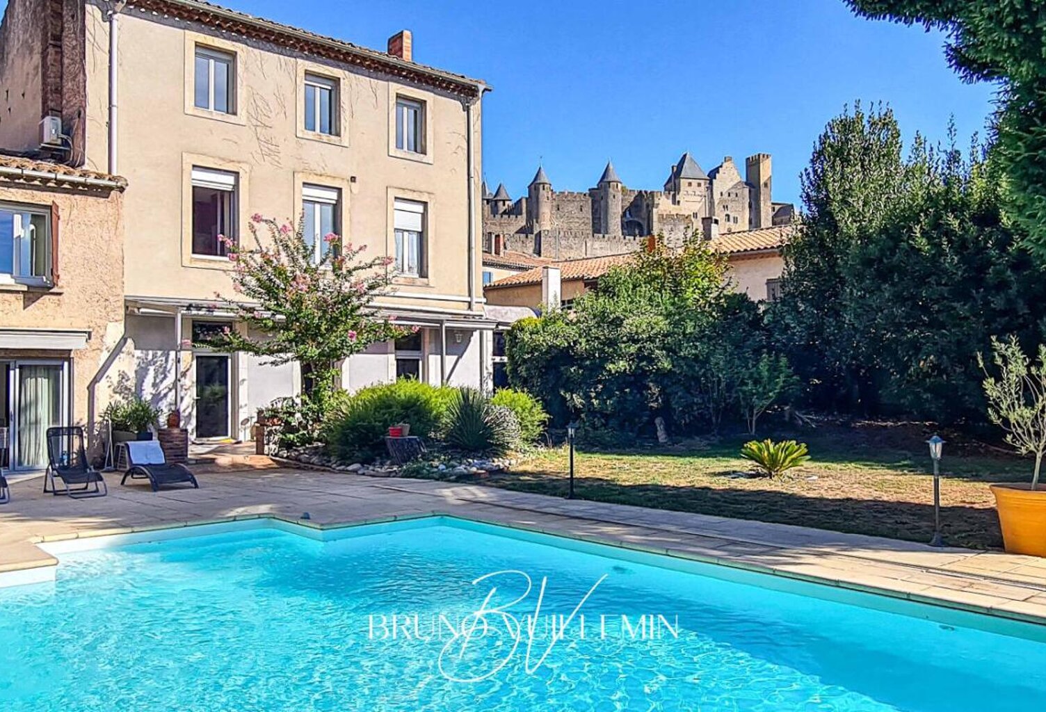 ENSEMBLE IMMOBILIER AU PIED DE LA CITE DE CARCASSONNE — photo 1