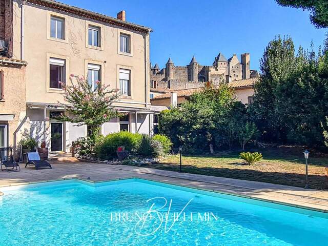 ENSEMBLE IMMOBILIER AU PIED DE LA CITE DE CARCASSONNE — photo du bien