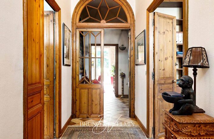 ENSEMBLE IMMOBILIER AU PIED DE LA CITE DE CARCASSONNE — photo 4