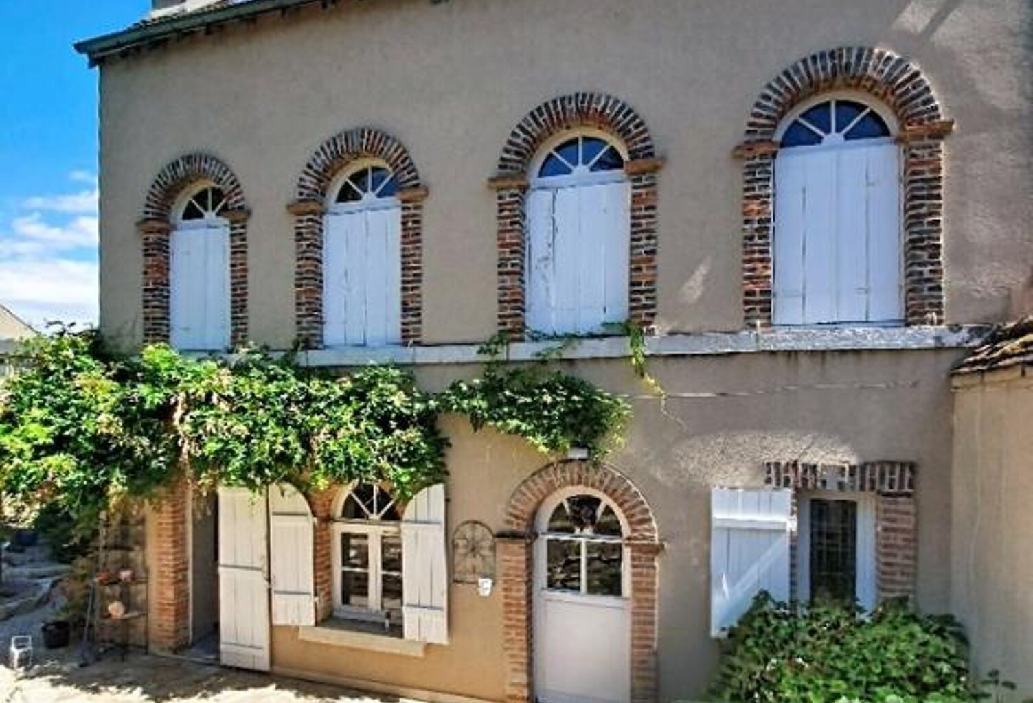 Maison de ville 6 chambres, jardin, piscine et garage. Proche centre ville — photo 1