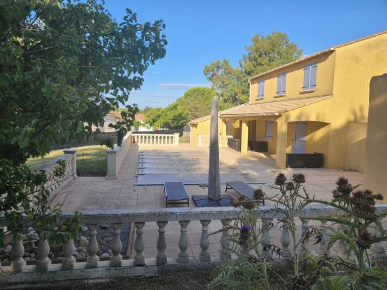 Maison familiale avec piscine ,forage, chambre de plain-pied et terrain de 1 600 m² à Saint-Hilaire-de-Brethmas — photo 1