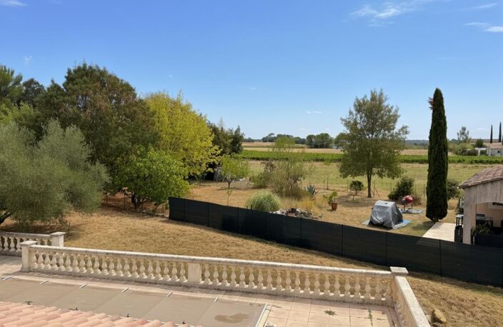 Maison familiale avec piscine ,forage, chambre de plain-pied et terrain de 1 600 m² à Saint-Hilaire-de-Brethmas — photo 3