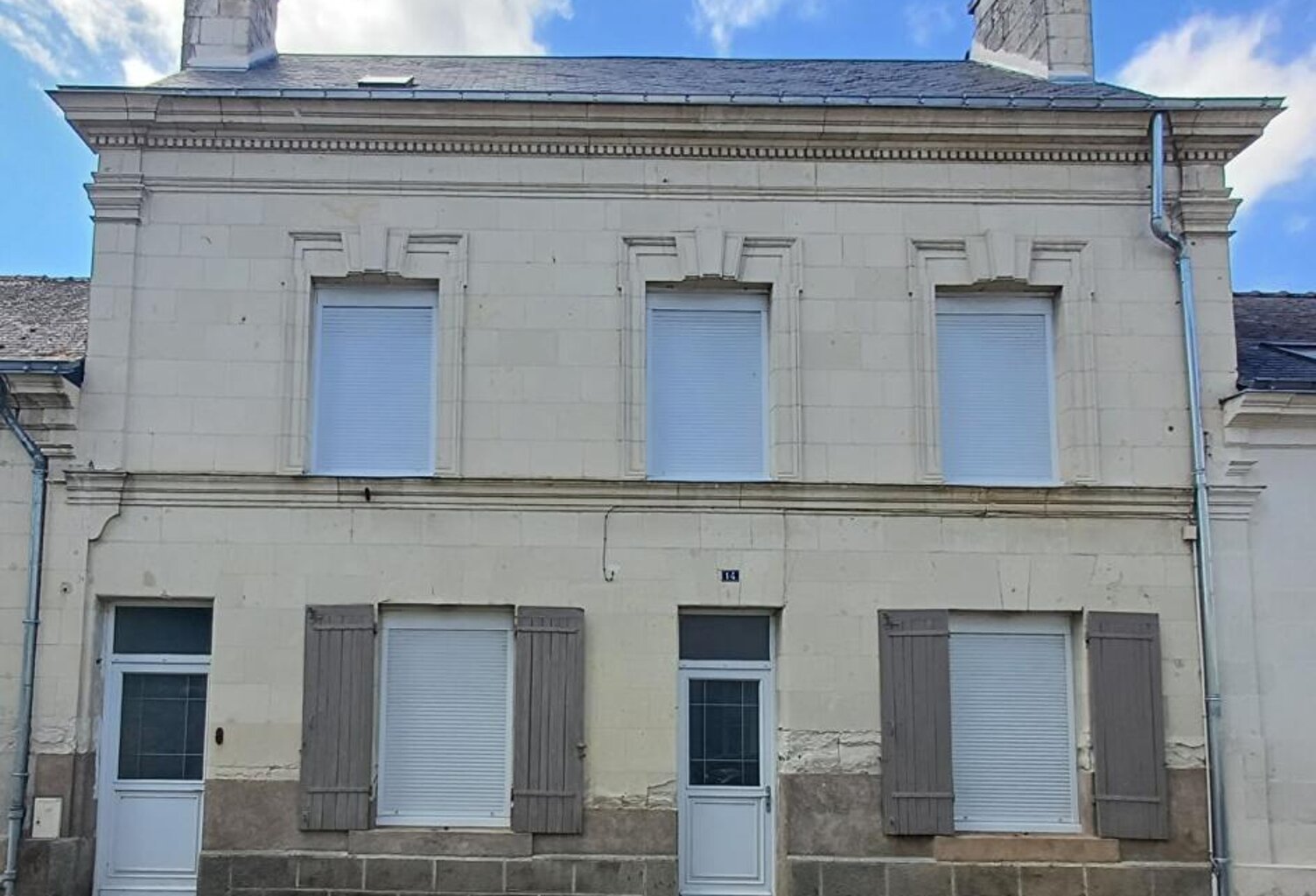 Maison de bourg du XIXe siècle,183 m², avec terrain et dépendances - VERNOIL LE FOURRIER (49390) — photo 1