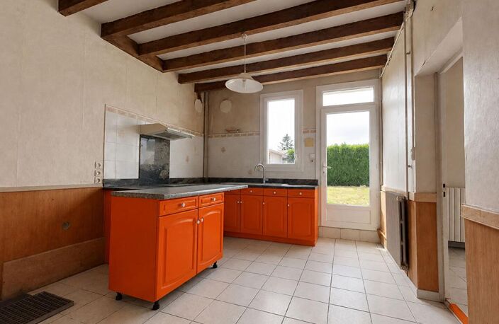 Maison de bourg du XIXe siècle,183 m², avec terrain et dépendances - VERNOIL LE FOURRIER (49390) — photo 4