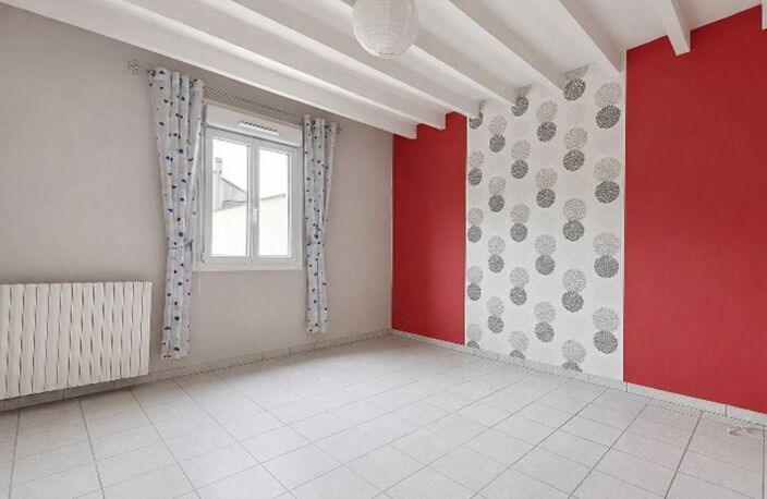 Maison de bourg du XIXe siècle,183 m², avec terrain et dépendances - VERNOIL LE FOURRIER (49390) — photo 5