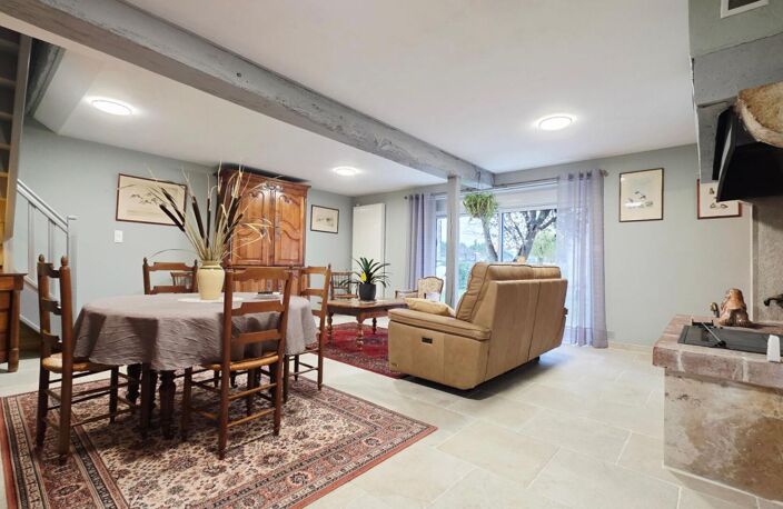 SAINT DOULCHARD MAISON 7 PIECES 6 CHAMBRES GRANGE DEPENDANCES — photo 2