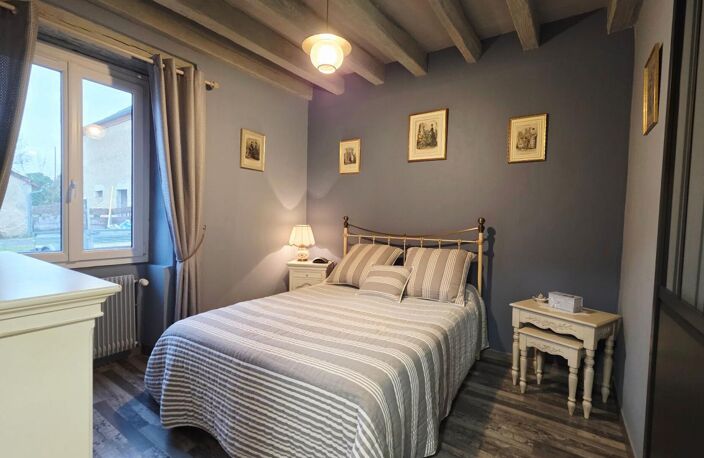 SAINT DOULCHARD MAISON 7 PIECES 6 CHAMBRES GRANGE DEPENDANCES — photo 4
