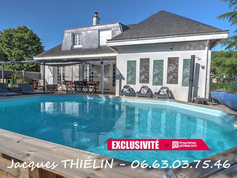Maison familiale en hyper centre-ville de Longué — photo 1