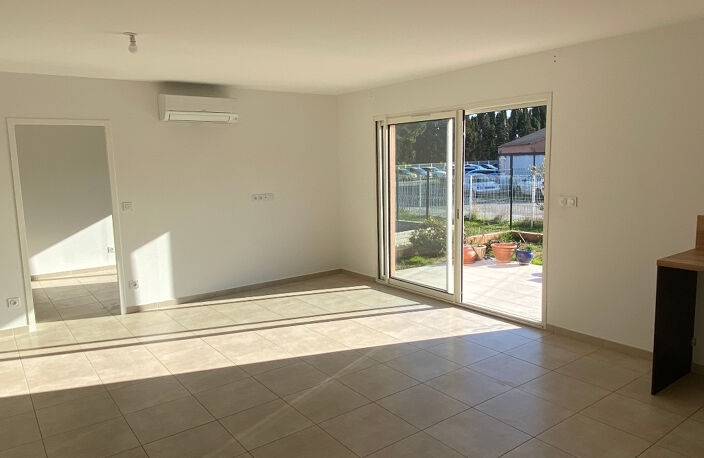 Location d'une maison F4 à SAINT CYPRIEN avec jardin — photo 2