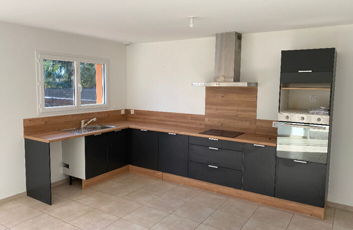 Location d'une maison F4 à SAINT CYPRIEN avec jardin — photo 3
