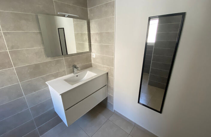 Location d'une maison F4 à SAINT CYPRIEN avec jardin — photo 4