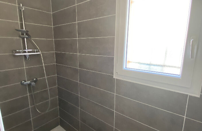 Location d'une maison F4 à SAINT CYPRIEN avec jardin — photo 5