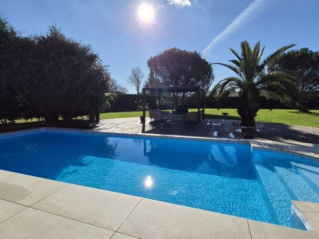 Maison piscine et terrain divisible — photo du bien