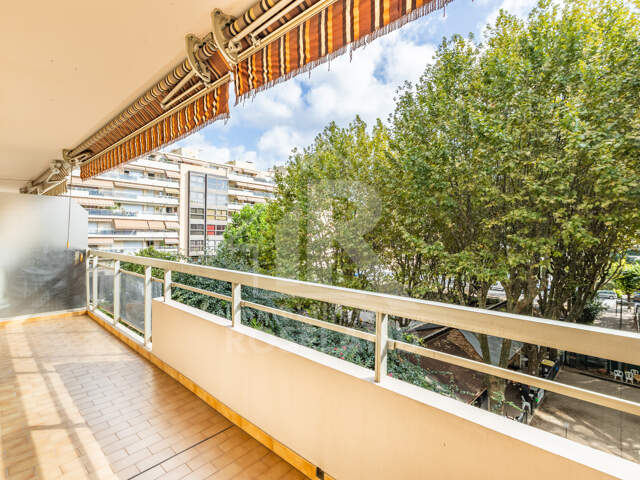 NICE 2 PIECES ETAGE CESSOLE TERRASSE PARFAIT ETAT — photo du bien