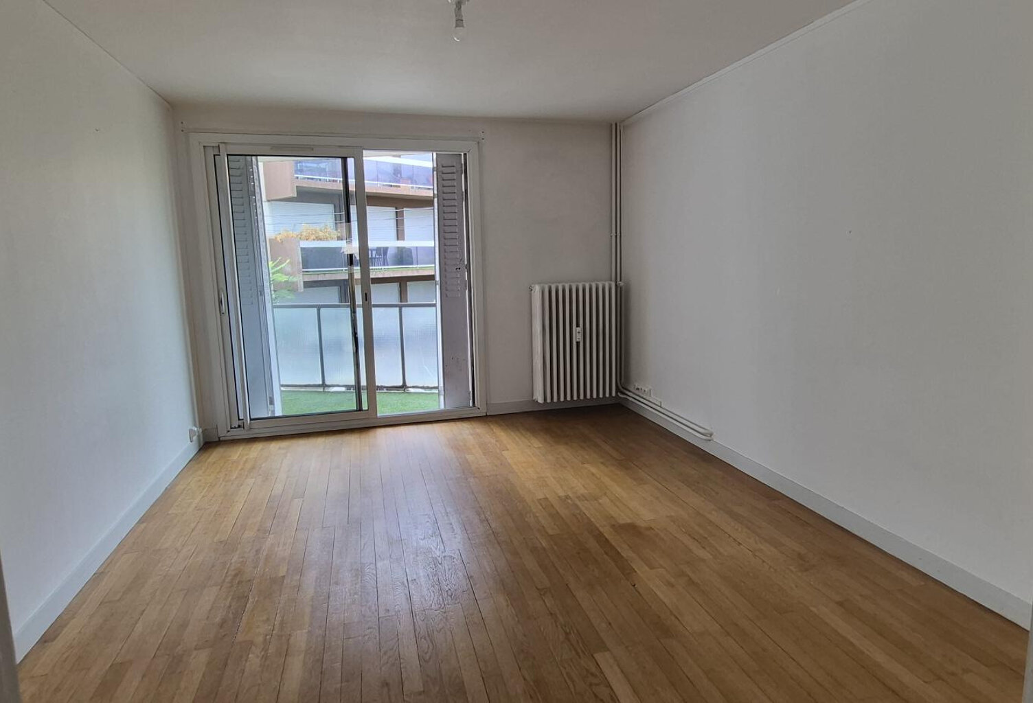 SALINS: STUDIO avec 2 balcons — photo 1